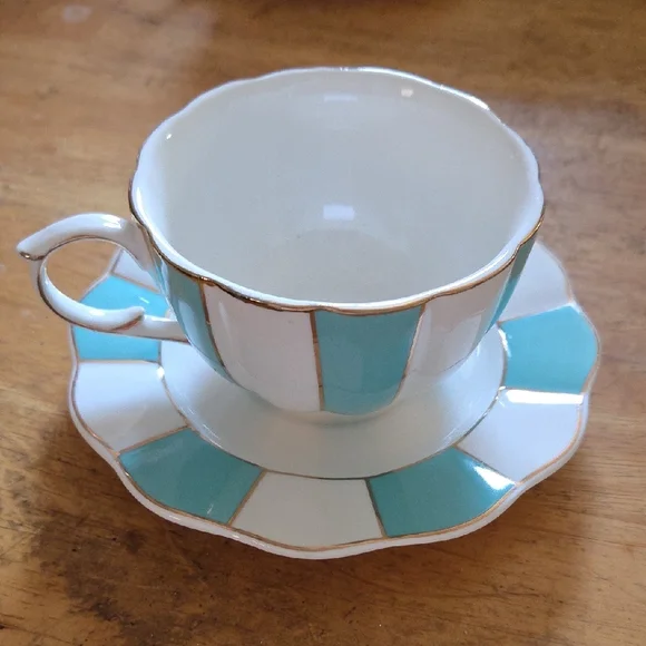 Cynthia Rowley Blue and White Teacup Set Drinkware